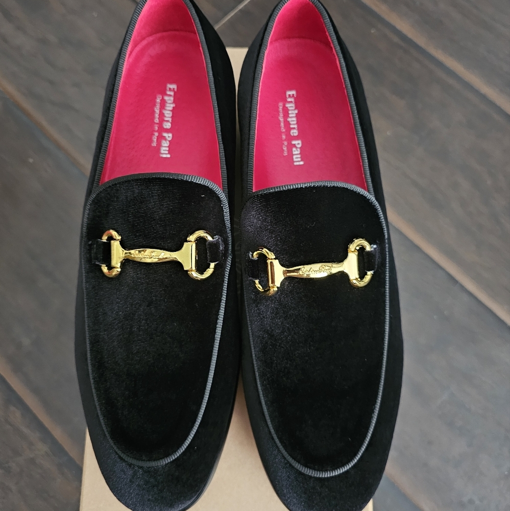 NIB- Gorgeous, mens, HANDMADE, black, genuine velvet, RED BOTTOM, from Paris.